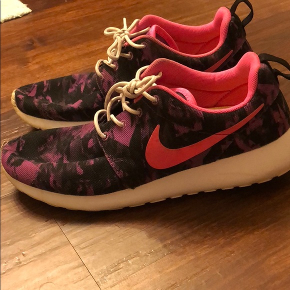 Nike Camoflauge Roshe runs - Picture 2 of 8